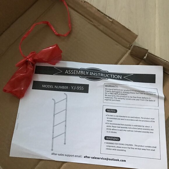 White metal towel ladder - New (Open box) - Picture 4 of 13